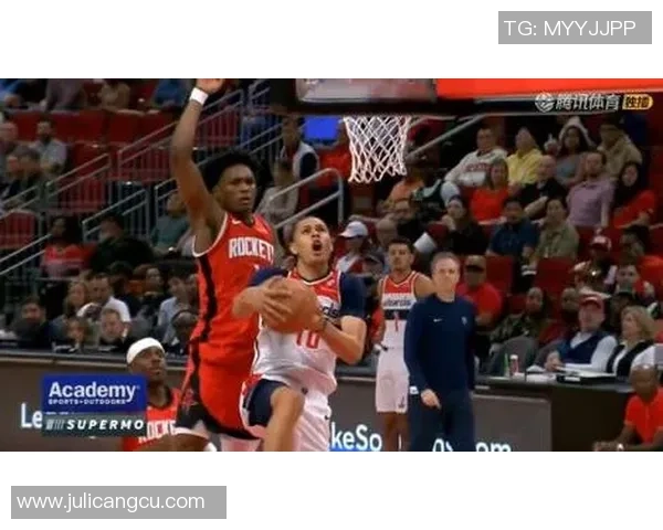 斯图尔特神勇单手大帽封盖阿门反击双手扣篮力挽狂澜 斯图尔特神勇单手大帽封盖阿门反击双手扣篮力挽狂澜